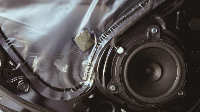 Premium Soundsystem im Auto: Geld sparen durch DIY-Installation