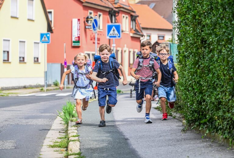 Verkehrssicherheit für Kinder: Praktische Tipps zur sicheren Planung des Schulwegs mit Blick auf Gefahrenstellen