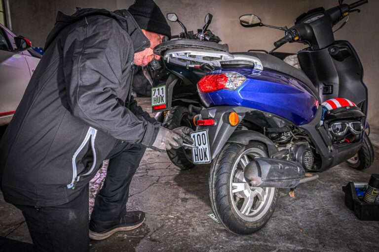 Neues Versicherungskennzeichen ab März: Das gilt jetzt für Mopeds & E-Scooter